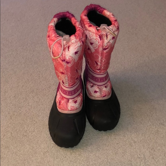 BRAND NEW Winter Boots - Picture 2 of 7